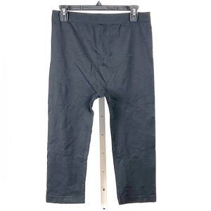 Avenue black athletic capri leggings L/XL 783